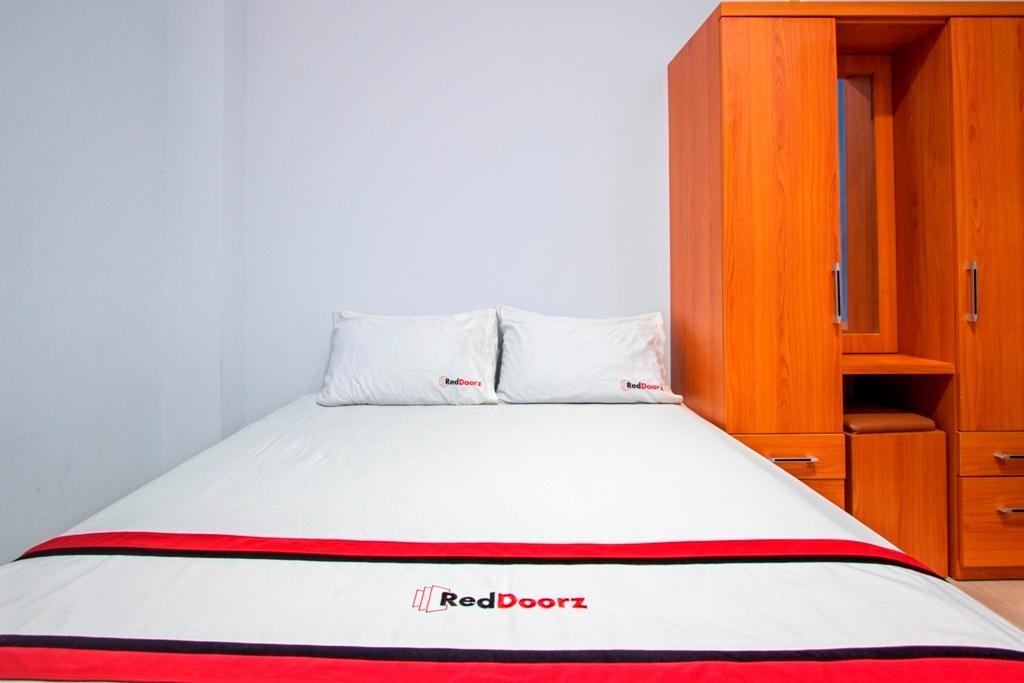 Отель Reddoorz @ Plemburan Слеман Экстерьер фото